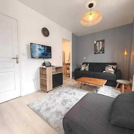 Cozy Flat - Metro 13-14