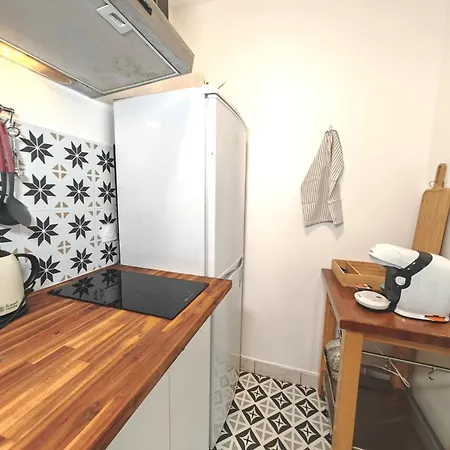 Cozy Flat - Metro 13-14 Lägenhet *