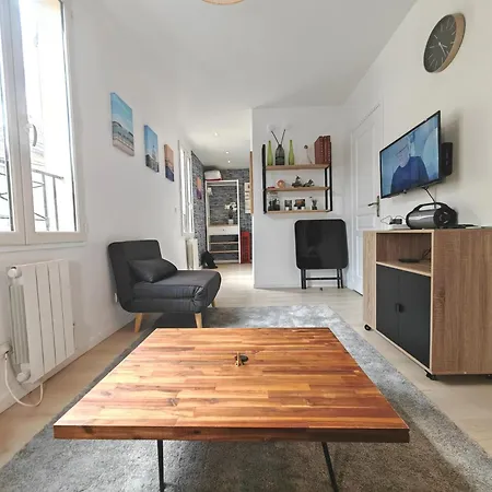 Cozy Flat - Metro 13-14 Apartment
